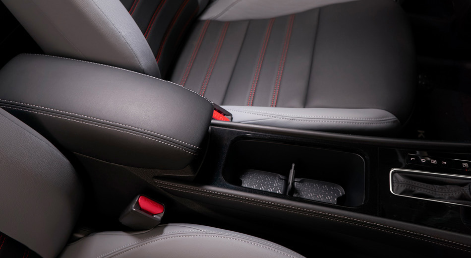 Nissan Kicks driver arm rest